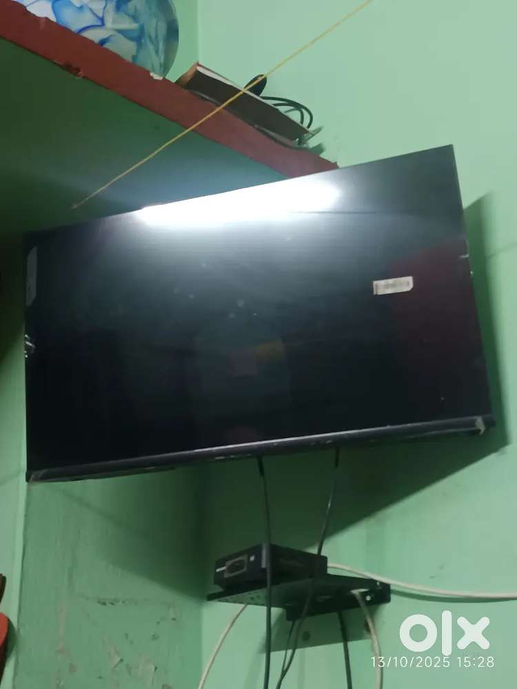 Smart Tv, I bought it on 17000rs, sell it 12000rs
