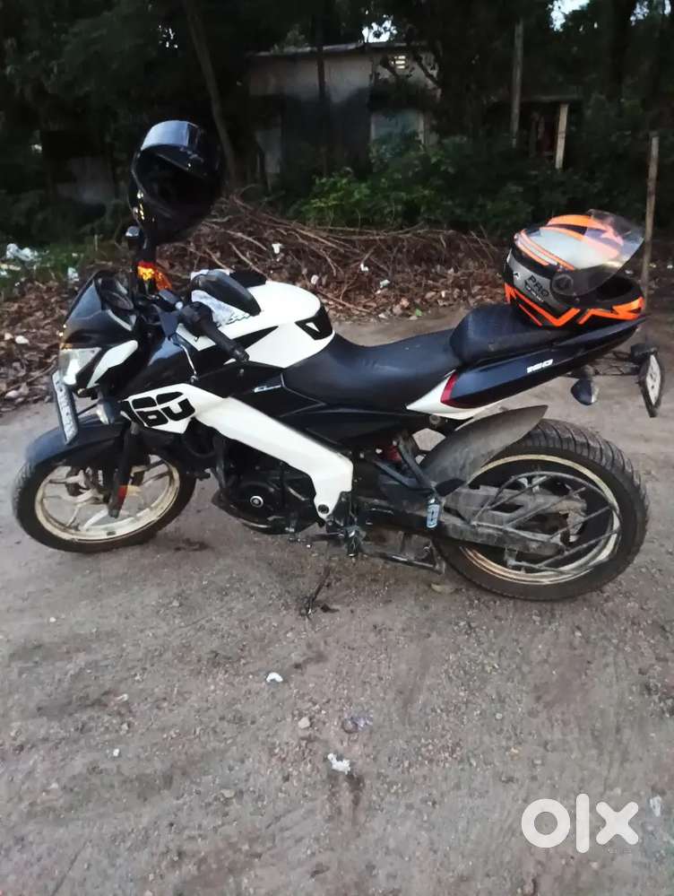 Bajaj ns160