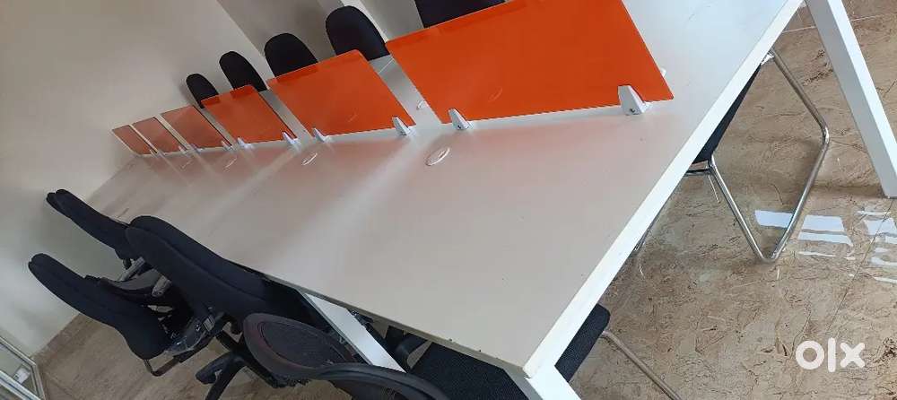 Available Space with Moduler Workstations 12 Seating capacity