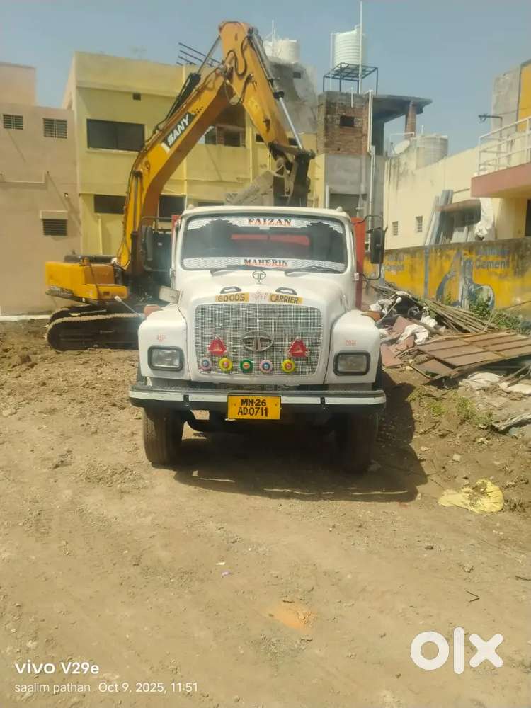 TATA 1613 truck