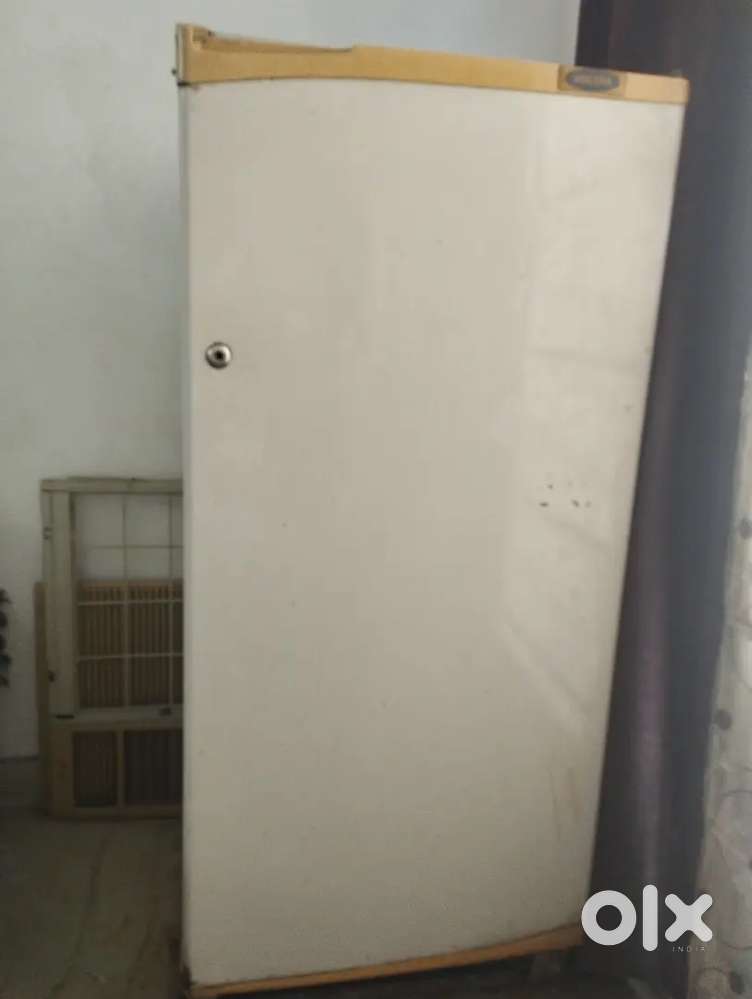 Good cooling clean white voltas refrigerator