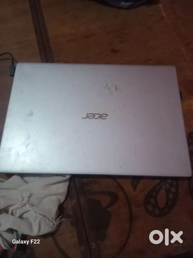 Acer company 8 gb rem and 1tb hard disk screen line only bill bhi ha