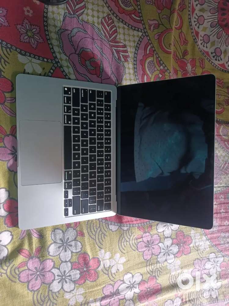 Macbook Air M3  8GB Ram  256GB SSD