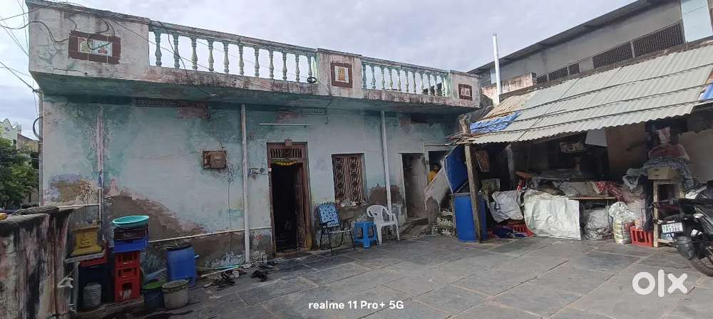 Extra 1godown is there in the property