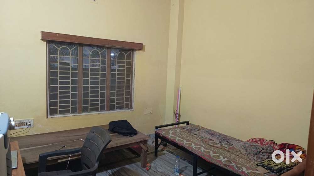 Single room available for working bachelor