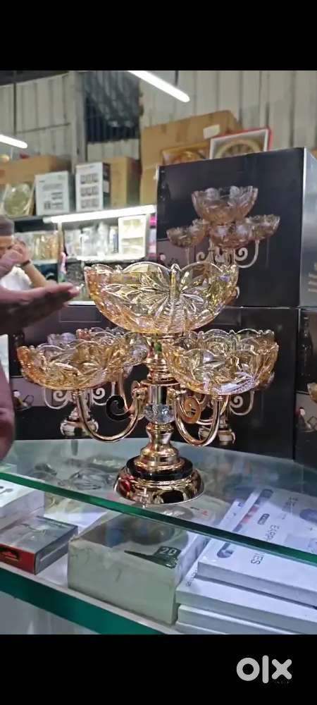 Serving unique n luxury bowls stand