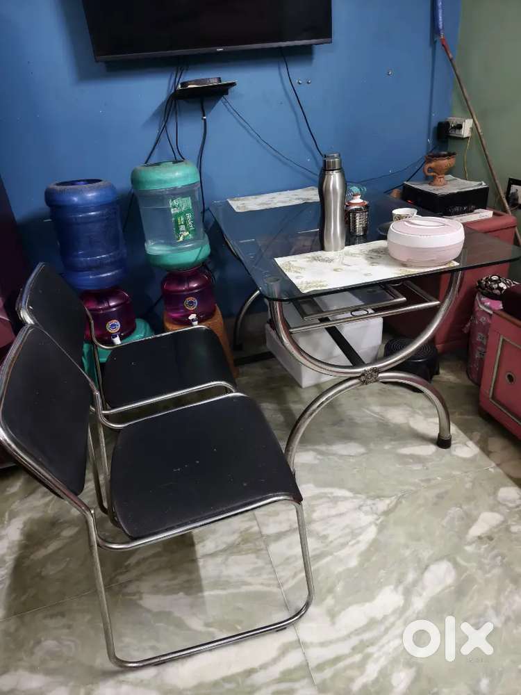 6 seater Dinning table with 4 chairs