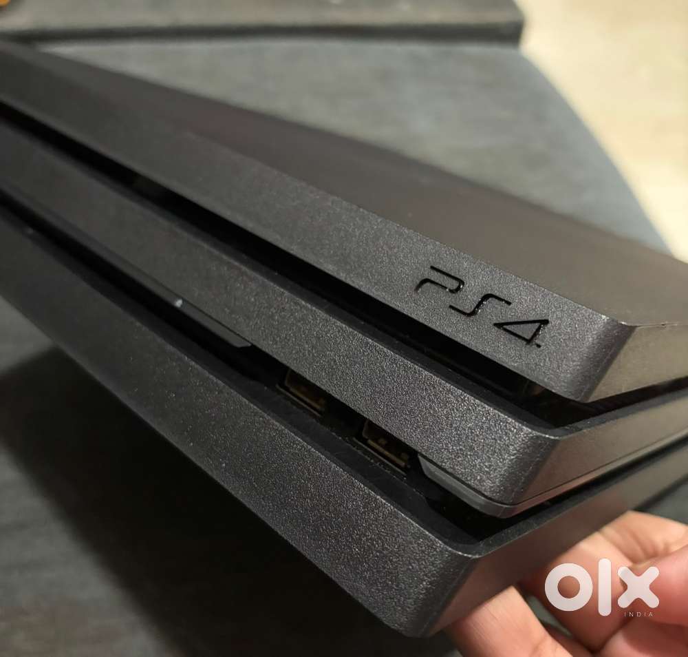PS4 PRO 1TB With Games And 2joysticks
