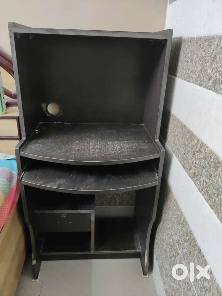 Computer table