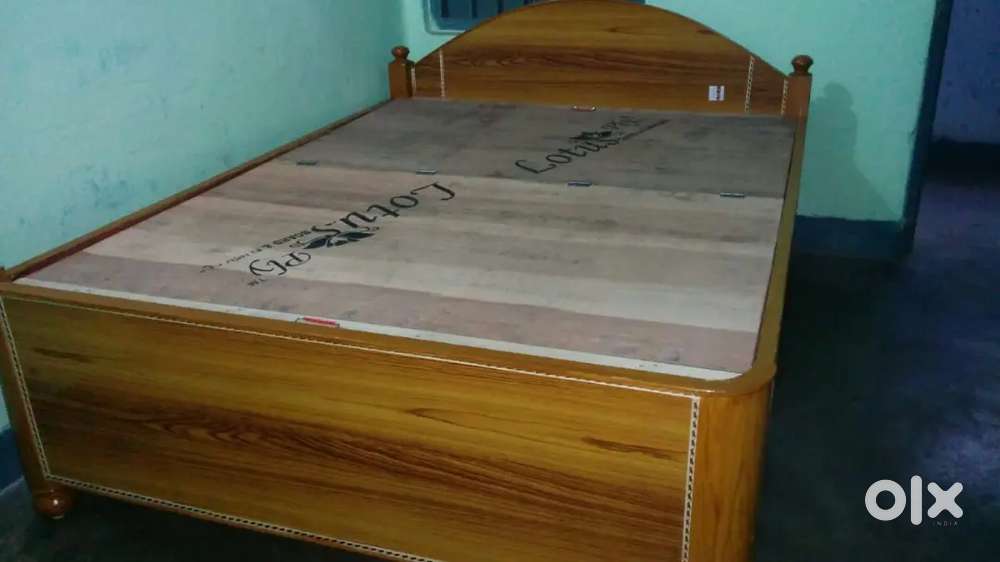 Attractive box bed having size 5/6.5