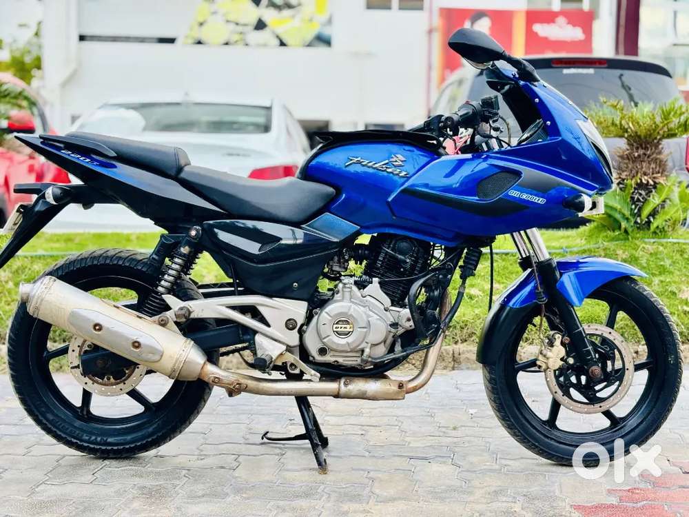 BAJAJ PULSAR 220 F