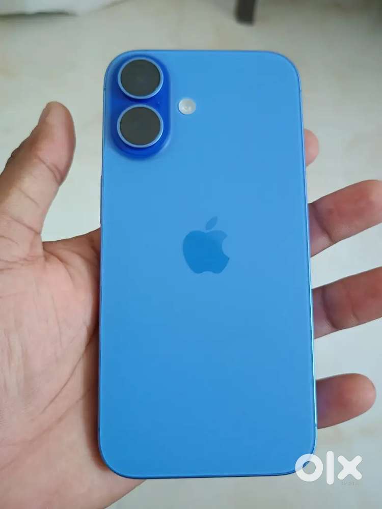 Selling my 6 months old Iphone 16 Need urgent money