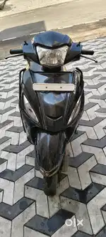 Black scooty