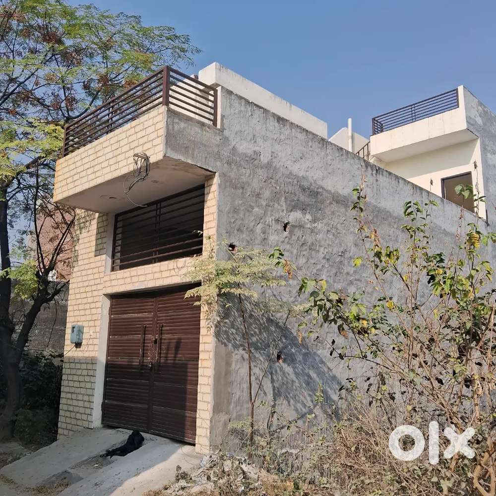 70 gaj 1.5 storey house