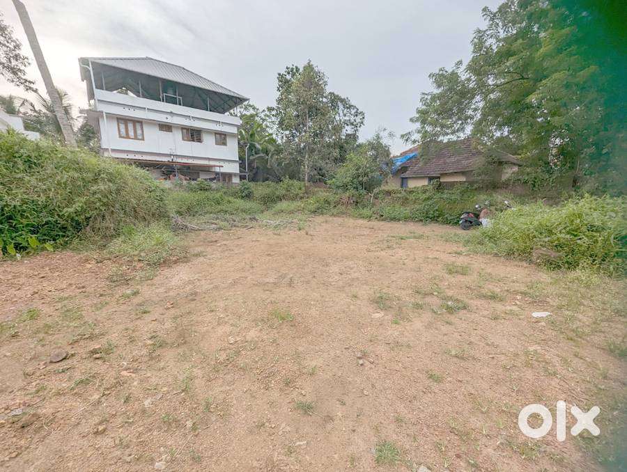 House plot 8 cents in Kottayam town 5.75 lakh/cent