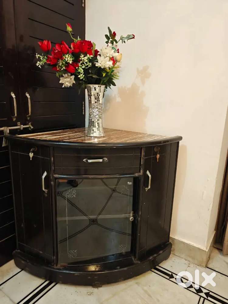 Corner table for TV