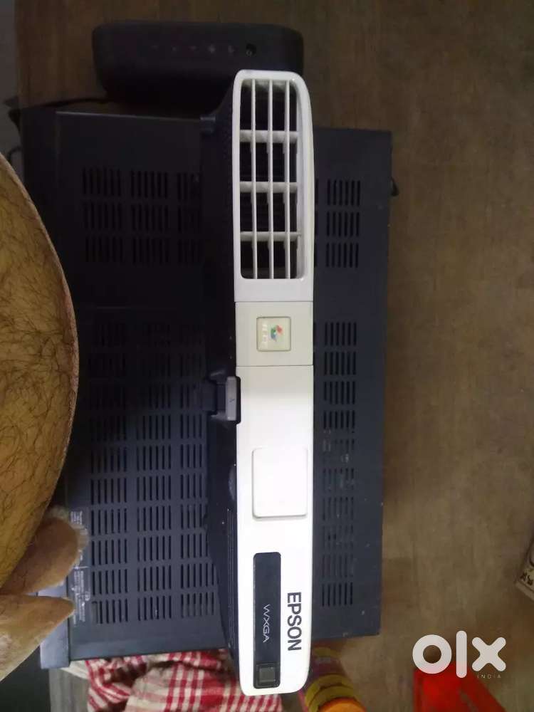 EPSON  EB1775W CLASSIC SHORT THROW PROJECTOR