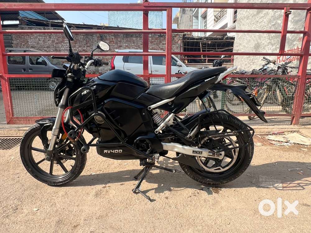 Revolt Rv400 bike neat n clean condition with charger