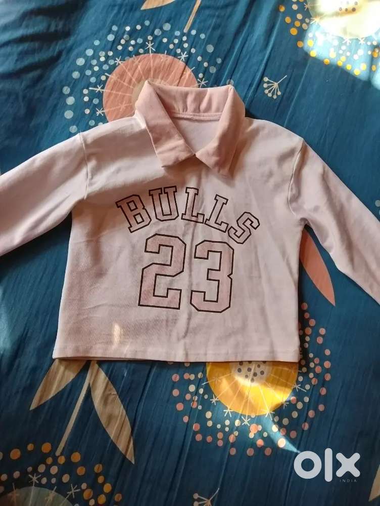 girls crop top  almost new size s