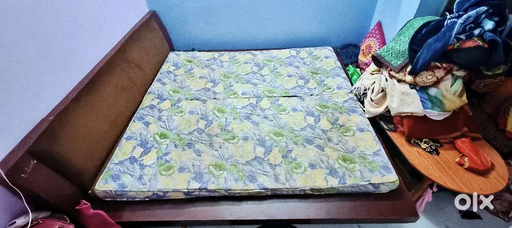 King size bed with mattress available for sell