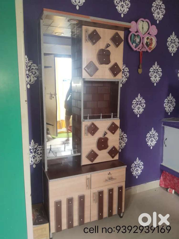 (ONE WEEK OLD)Wooden Designer DressingTable Almirah For Home And Hotel
