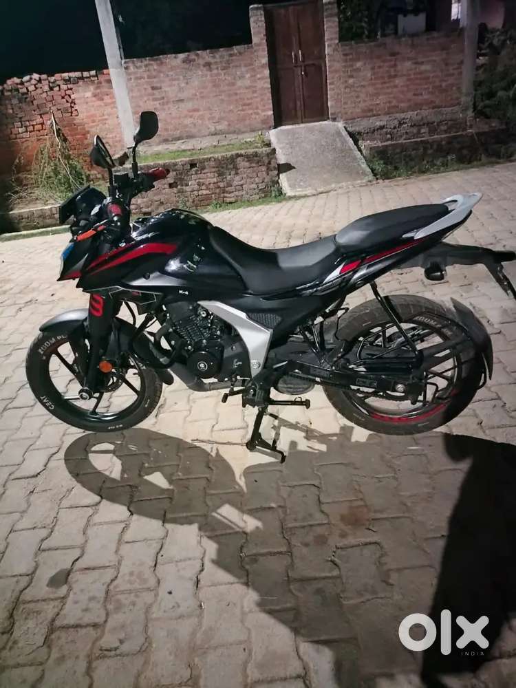8 months old bike I suddenly buy a  R15
