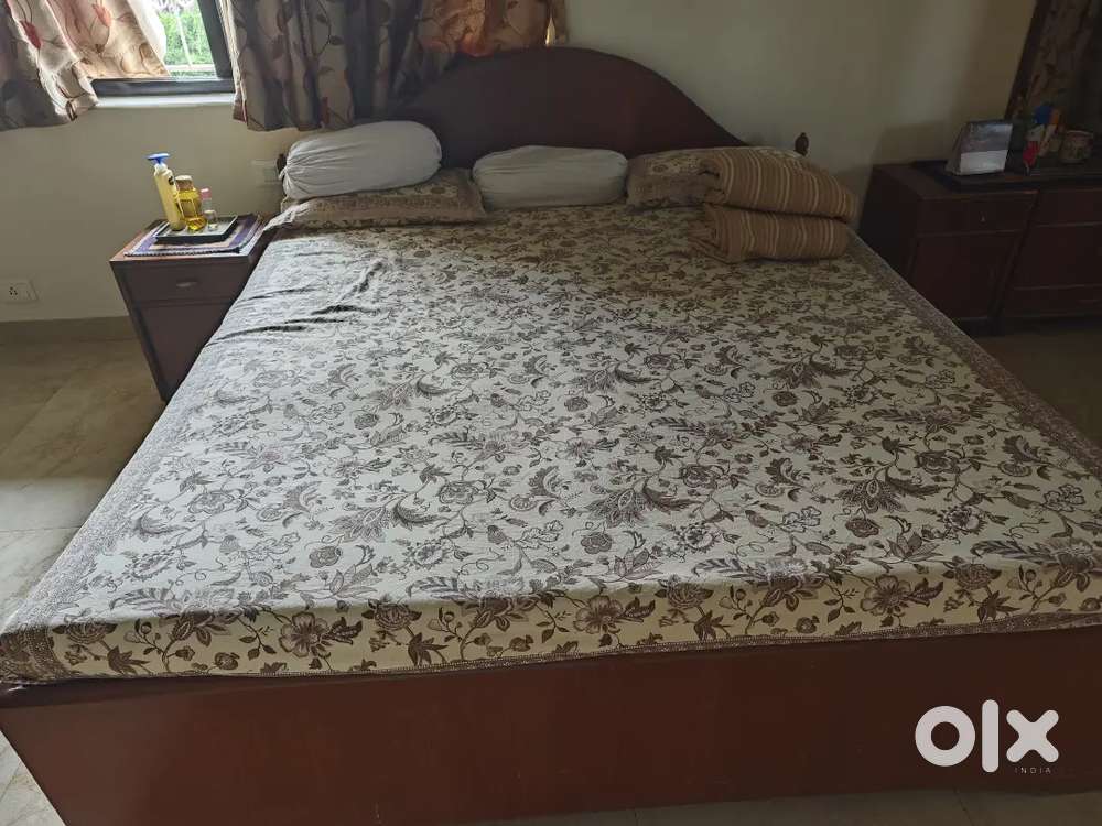 Wooden bed teak polish in good condition