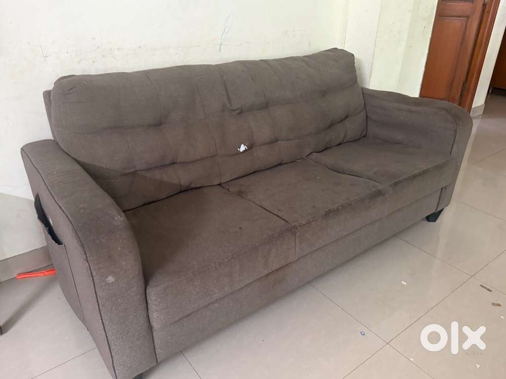 3 seater sofa purchasef from home center 8 yrs old