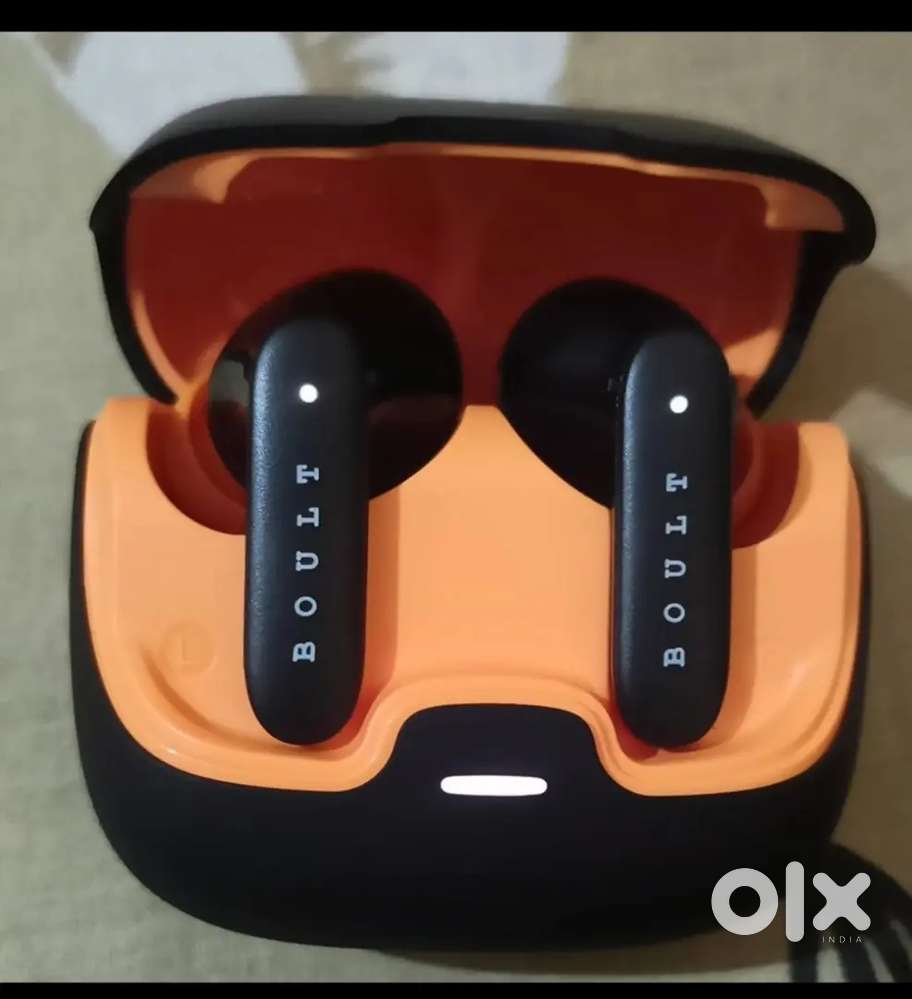 Boult Z40 pro earbuds 100 hrs battery life