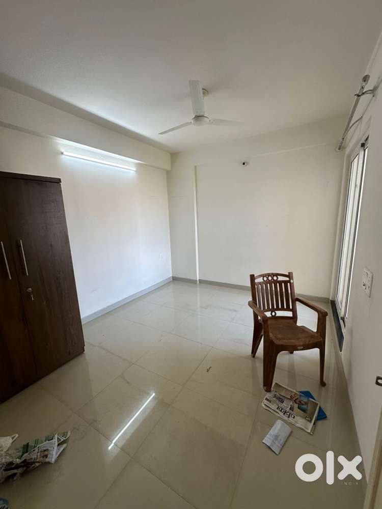 3bhk semi furnished independent flat no restrcion by owner