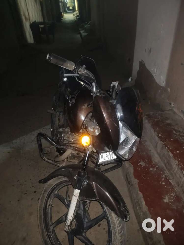Honda CB shine 125 cc hai Good condition koi problem nhi hai