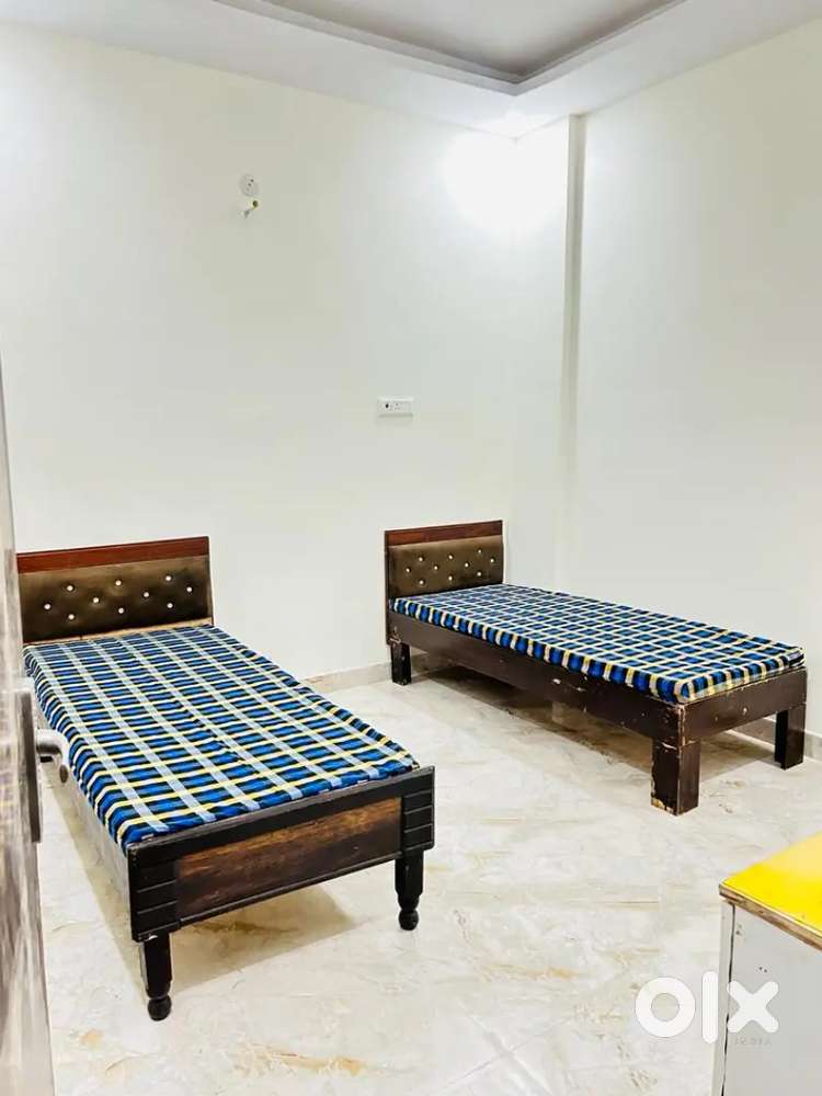 Pg room 1bhk for zirapkur vip road. Patiala chowk