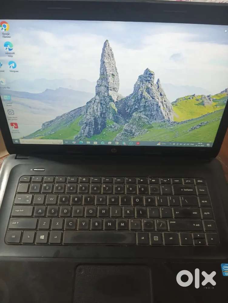 HP 2000 Laptop – Good Condition  Windows 7  Perfect for Basic Use