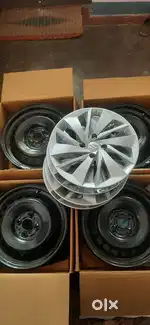 Maruthi suzuki baleno car geniune stock wheel cap and wheel rim
