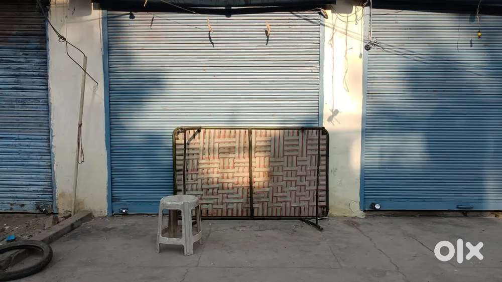 6 Shop and 2 hall for godown and office dhamawala me near hot.ambesey