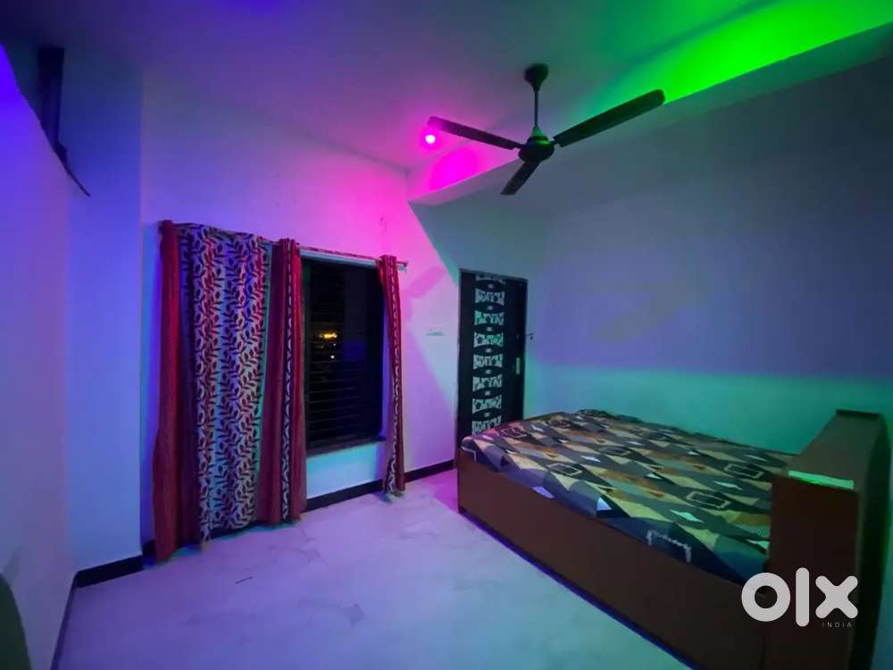 Khubsurat ghar furniture k sath kirayr par dena hai