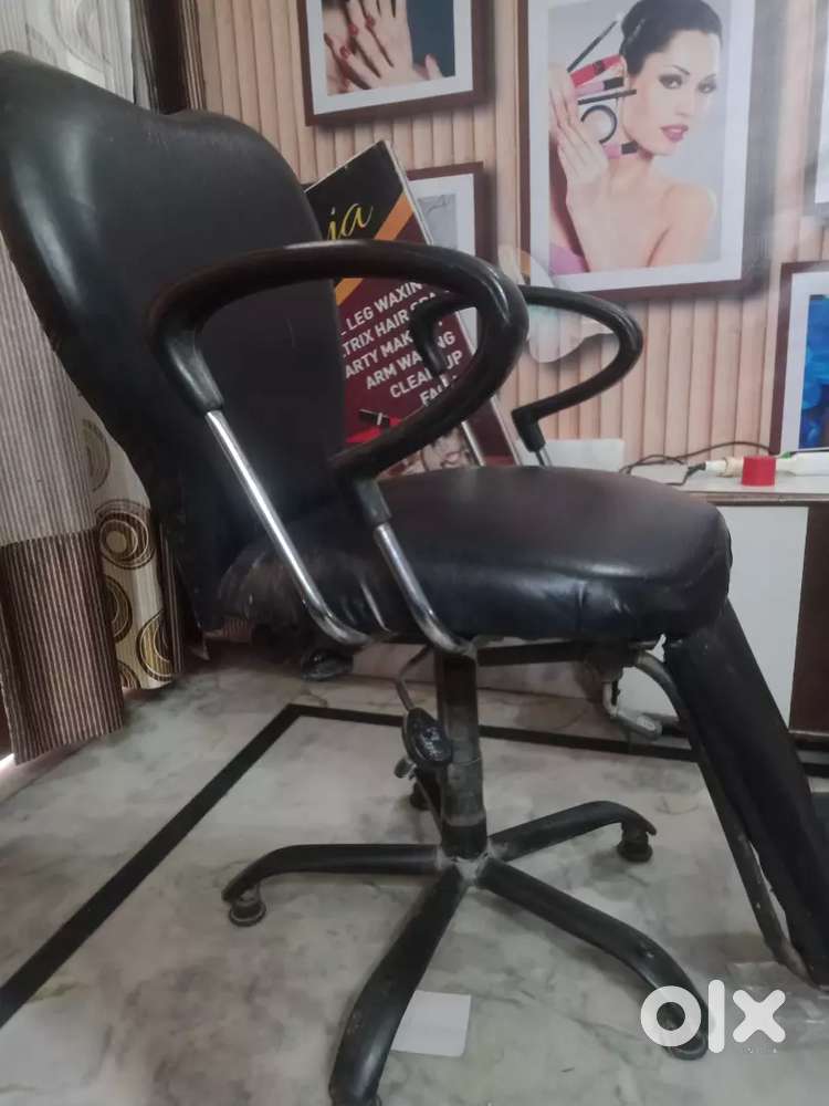 Good conditions parlour  chair