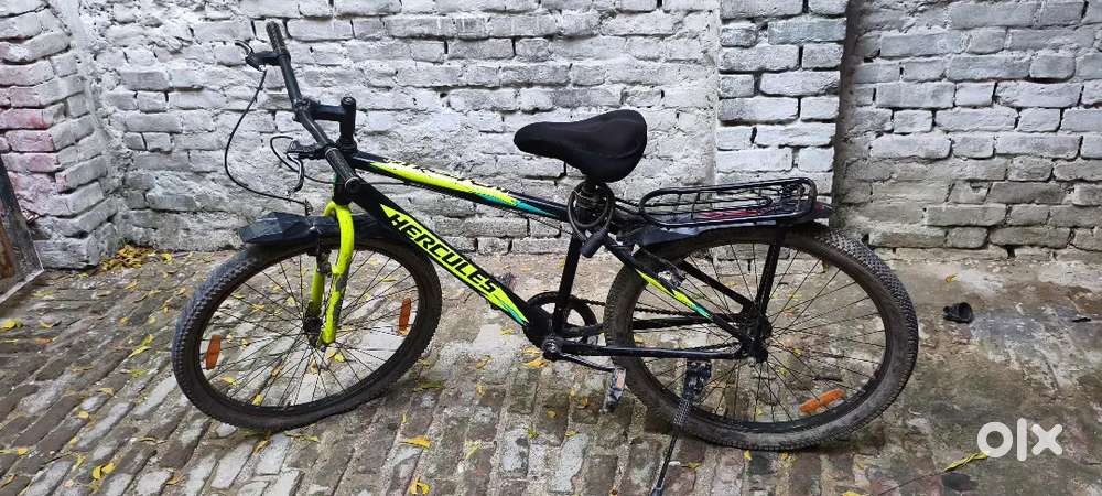 Hercules 26 inch cycle( tyre tupe aage ke phate hue hai