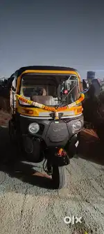 पीसीएमसी पिंपळी निलक येथे रिक्षा चालक पाहिजे