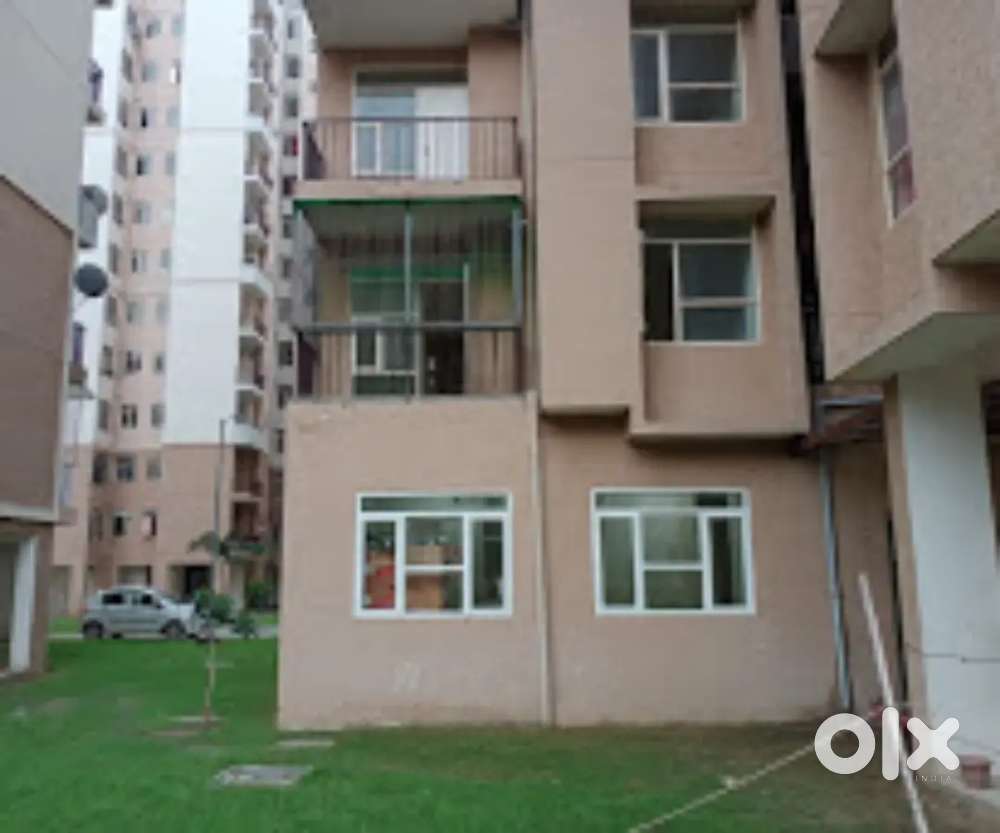 FOR SALE GROUP HOUSING FLAT IN SECTOR 7 PALWAL 4 BHK IN GATED SOCIETY
