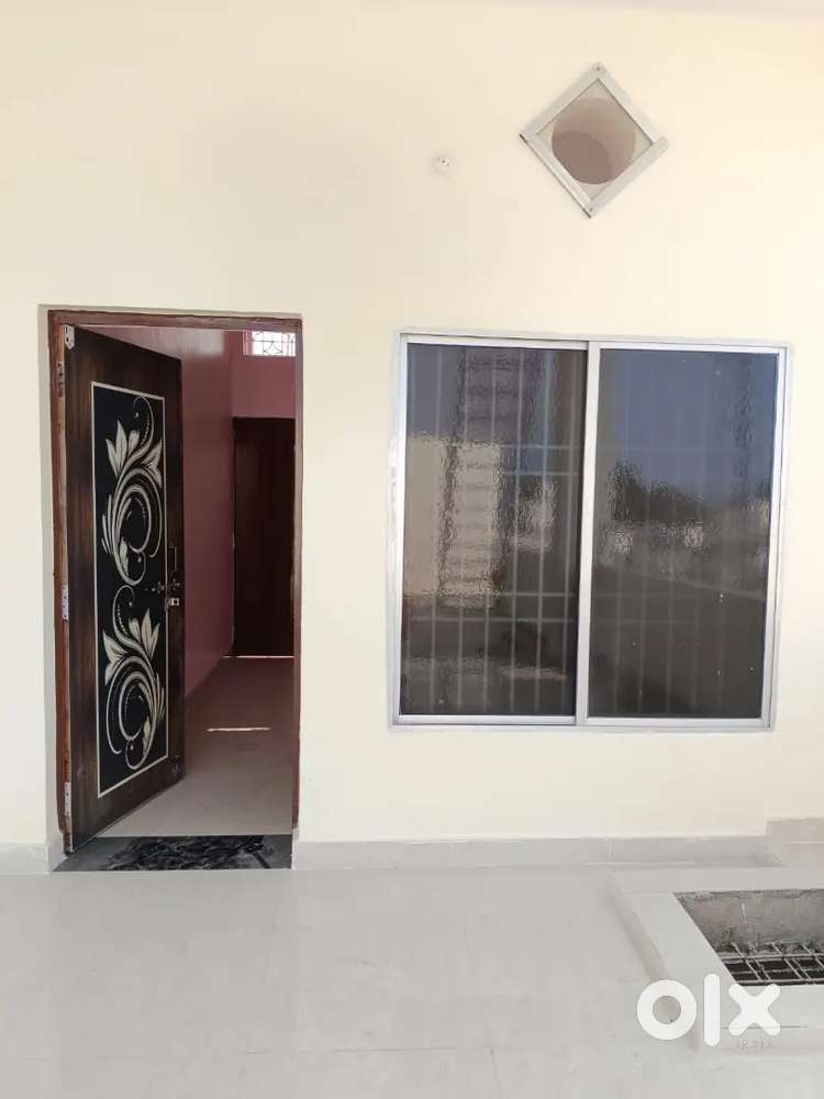 Girls single Room Available