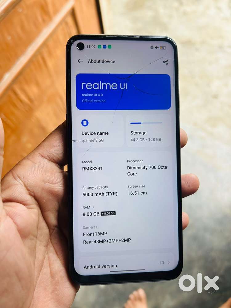 Realme 8 5g 8/128 koi problem nhi h mobile me only tauch crack h