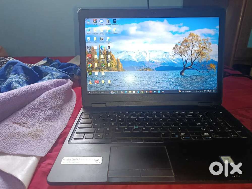 Dell laptop 16 inch, I5, 16GB ram, 2GB graphics, 238 GB ssd