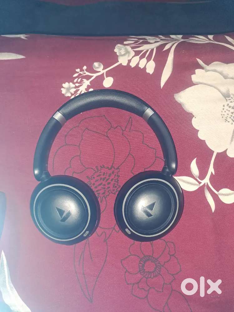 Boat Rockerz 480 Wireless Bluetooth Earphones [2month old]