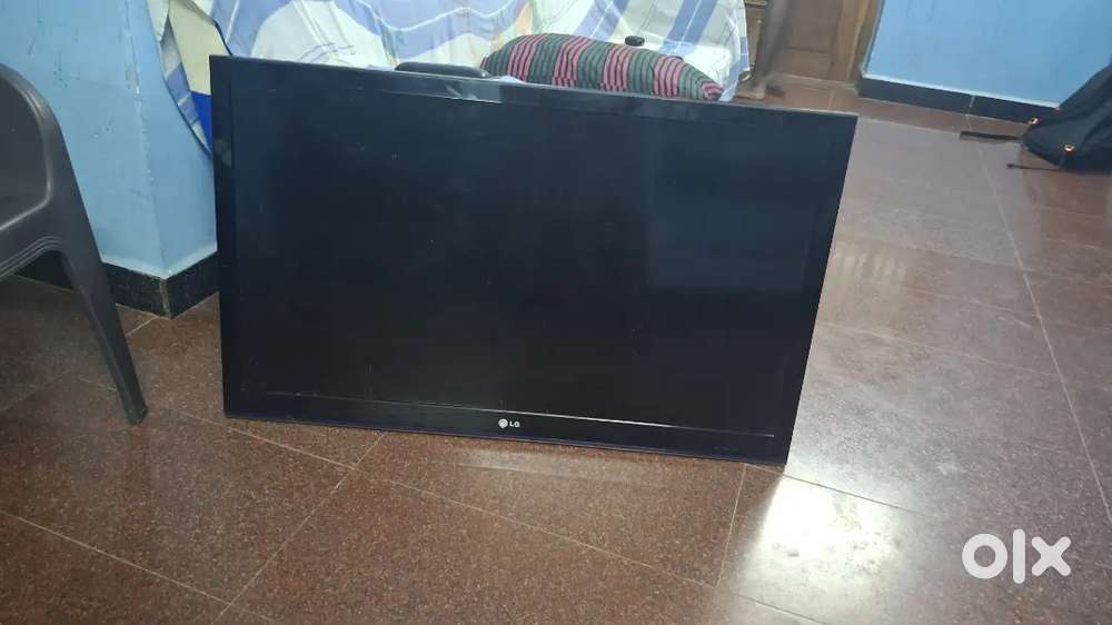 URGENT SALE: LG 42LV3730 Full HD LED TV (42 inch)  Excellent Condition