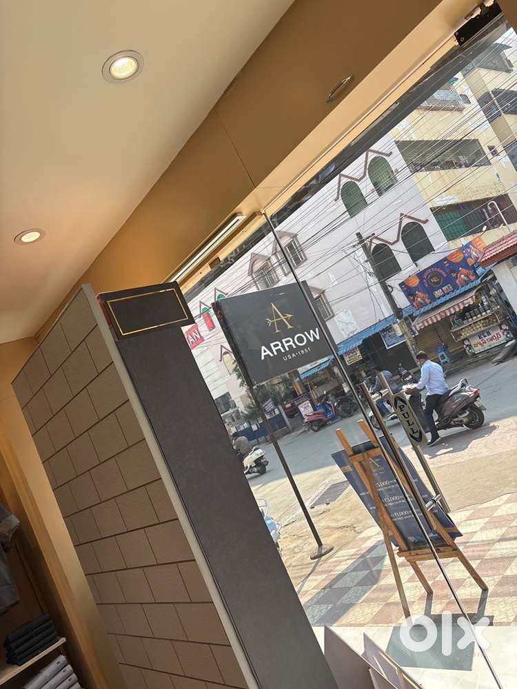 Sales executives men age 20 y to 30y