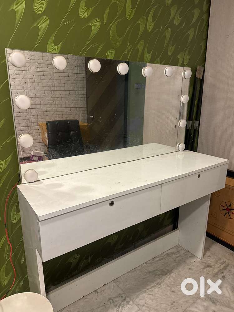 makeup mirror
