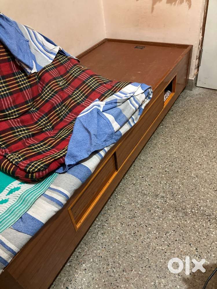 Single cot with storage