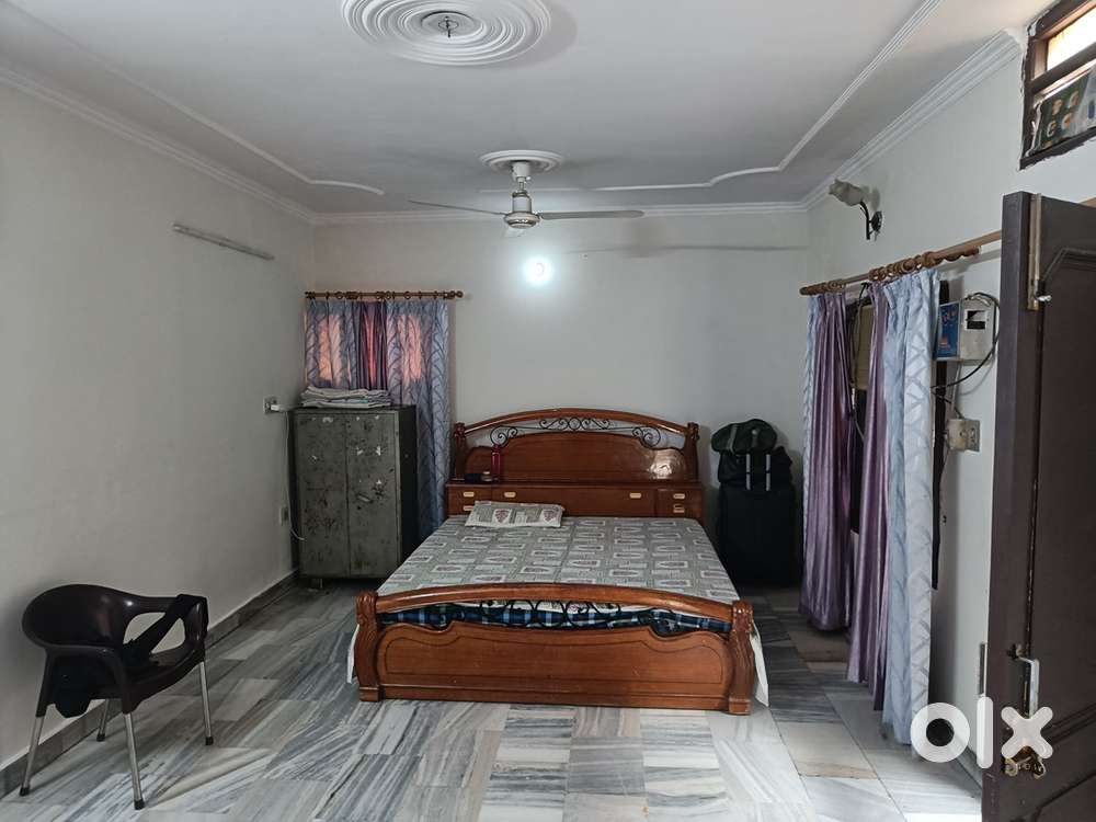 For Rent 3BHK+servant First floor Sector 23