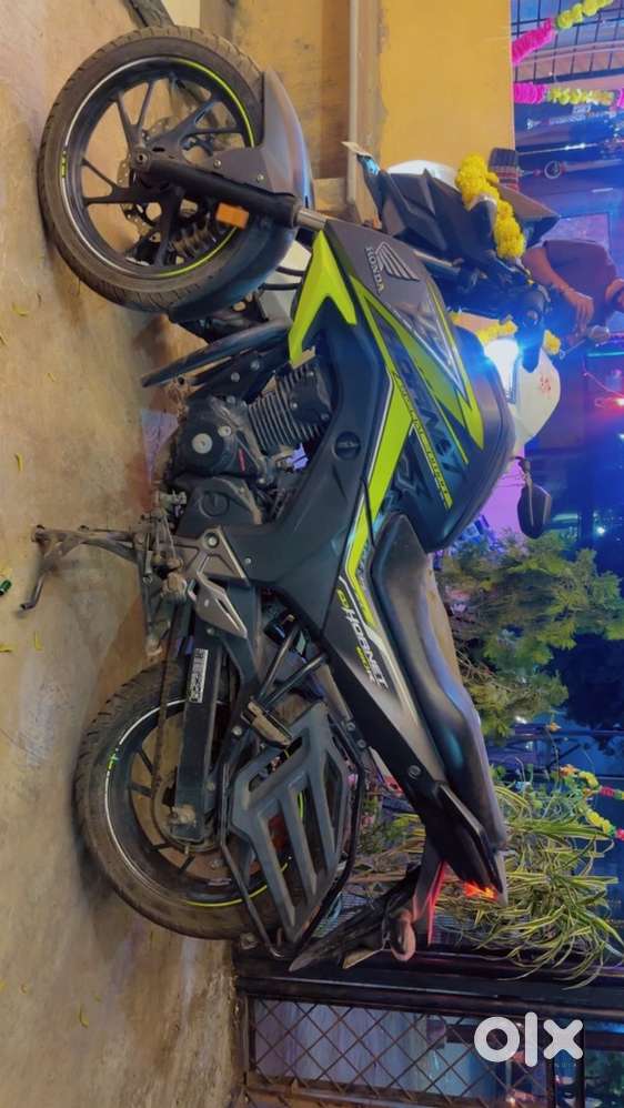 Honda Hornet 160, in good condition.